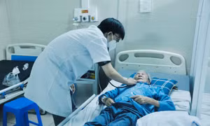 Sẵn sàng phương án điều trị khi ca mắc mới COVID-19 và ca nặng tăng nhanh