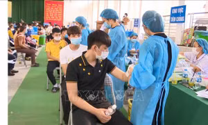 Sẽ tiêm 1 mũi nhắc lại sau 6 tháng tiêm đủ liều cơ bản vaccine phòng COVID-19