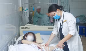 Người phụ nữ suýt tử vong vì tiêm thuốc làm trắng không rõ nguồn gốc