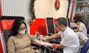 Đầu năm, thực hiện nghĩa cử hiến máu tại Lễ hội Xuân hồng