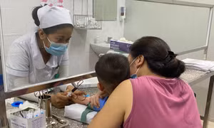 Trường hợp hiếm, bé sơ sinh 5 ngày tuổi đã mắc sốt xuất huyết
