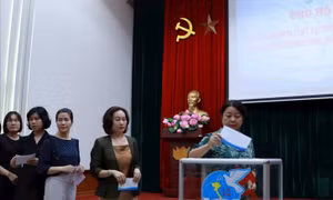  Hội Phụ nữ Hà Nội nhận đỡ đầu hai trẻ mồ côi trong vụ cháy chung cư mini