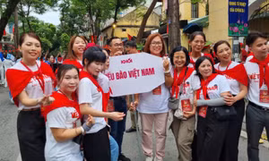 Lần đầu tiên kiều bào tham gia diễu binh, diễu hành mừng Quốc khánh