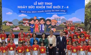Bảo vệ sức khỏe bà mẹ, trẻ em để mang lại hạnh phúc lâu dài 