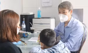 Đồng hành cùng trẻ tự kỷ: Cha mẹ đóng vai trò then chốt