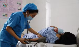 Đảm bảo mọi phụ nữ được tiếp cận các dịch vụ khi mang thai và sinh con