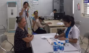 Hà Nội chăm sóc sức khỏe cho người cao tuổi sinh con một bề là gái
