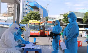 Tổng hợp COVID-19 ngày 19/8: Số ca mắc mới vượt trên 10.000 ca; đề xuất hỗ trợ gạo cứu đói cho 24 địa phương