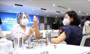 Những dấu hiệu nhận biết sớm phản ứng nặng sau tiêm vaccine COVID-19
