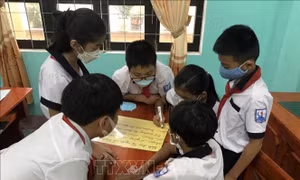 Quan tâm tới trẻ em gái trong bối cảnh mất cân bằng giới tính khi sinh