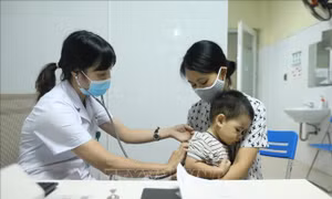 Giao mùa, làm thế nào để trẻ không bị bệnh hô hấp do nhiễm Adenovirus?
