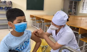 Đẩy nhanh tốc độ tiêm vaccine COVID-19; khắc phục bất cập trong khai báo điện tử 