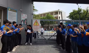 Nhiều cảm xúc sau môn thi cuối, kỳ thi vào lớp 10 