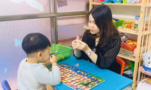 Ở nhà vì dịch COVID-19, trẻ ít giao tiếp có thể ảnh hưởng đến sự phát triển ngôn ngữ