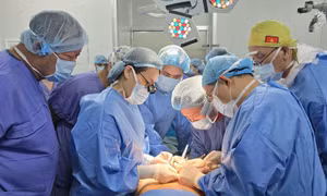 Lần đầu tiên ghép thành công dương vật từ người cho chết não