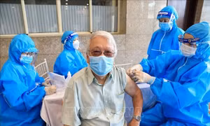 Hà Nội yêu cầu dự trù số lượng, chủng loại vaccine phòng COVID-19 để tiêm mũi 2 cho người dân