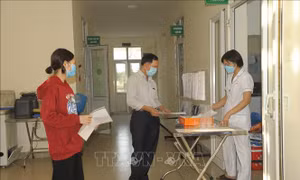 Tổng hợp COVID-19 ngày 10/3: Ghi nhận 160.676 ca nhiễm mới; yêu cầu kiểm điểm việc chậm trễ mua vaccine cho trẻ