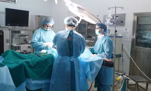 Ca mổ ruột thừa đặc biệt tại khu cách ly