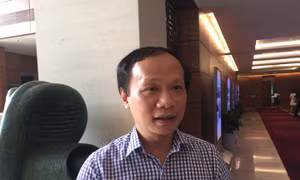 Dù là khách mời hay không, người mẫu Ngọc Trinh cũng phải chú ý đến thuần phong mỹ tục