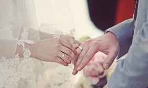 Rớt nước mắt nhìn bố mẹ chạy vạy khắp nơi lo của hồi môn để con gái… lấy được chồng