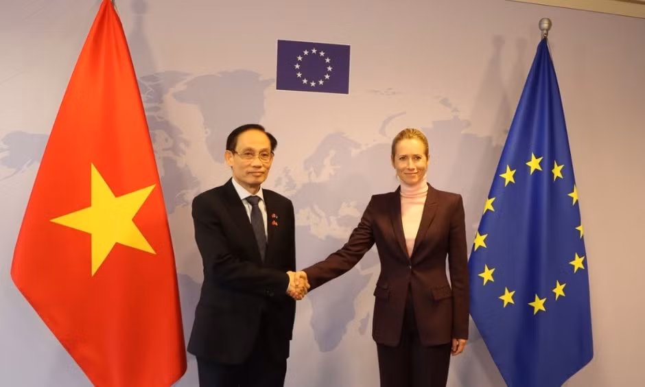 Bộ trưởng Ngoại giao Lê Hoài Trung gặp Đại diện cấp cao EU về chính sách đối ngoại và an ninh