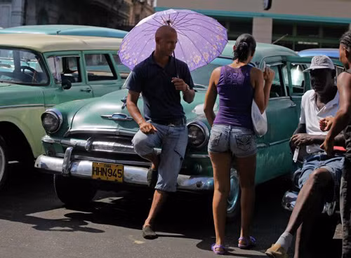 Hoài cổ với những chiếc xe màu sắc tại Cuba ảnh 4