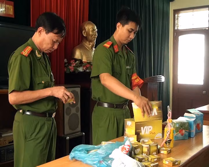 Phá ổ mại dâm lớn tại Ninh Bình ảnh 1