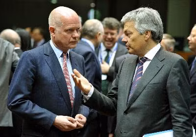 EU dỡ bỏ cấm vận vũ khí với phe đối lập Syria ảnh 1