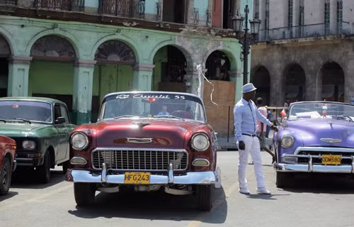 Hoài cổ với những chiếc xe màu sắc tại Cuba ảnh 2