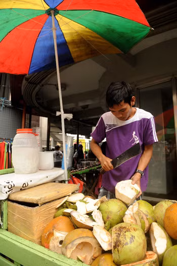 Lao động châu Á gửi về nhiều kiều hối nhất ảnh 1