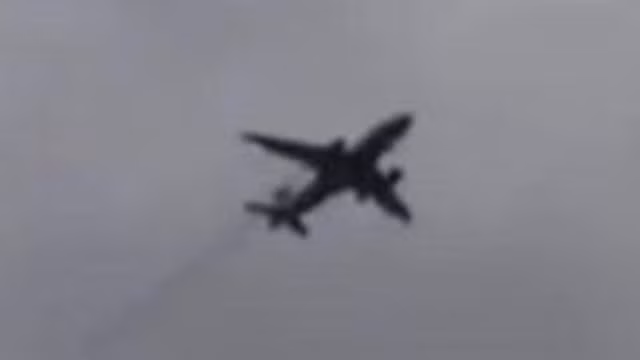Đường băng Heathrow đóng cửa vì máy bay 'cháy' ảnh 1