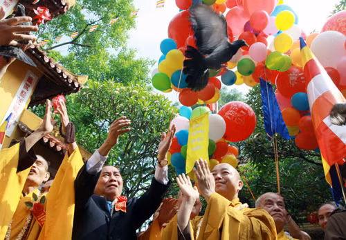 Tưng bừng lễ Phật đản trên cả nước ảnh 2
