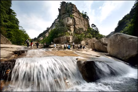 Triều Tiên nối lại tour du lịch núi Kim Cương ảnh 1