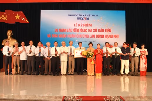 Báo Tin tức kỷ niệm 30 năm và đón nhận phần thưởng cao quí của Đảng, Nhà nước ảnh 1