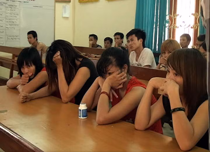 Phá ổ mại dâm lớn tại Ninh Bình ảnh 2