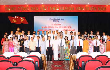Báo Tin tức kỷ niệm 30 năm và đón nhận phần thưởng cao quí của Đảng, Nhà nước ảnh 3