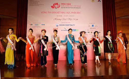 Khi người đẹp hát, múa và “khoe” về dân tộc mình ảnh 1