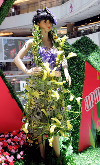 Thời trang làm từ hoa, lá cỏ cây ảnh 2