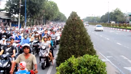 Phân làn, đường càng tắc thêm ảnh 1