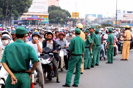 Phân làn, đường càng tắc thêm ảnh 4