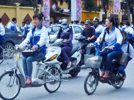 Bất cập khi xử lý người đi xe đạp điện vi phạm luật giao thông ảnh 1