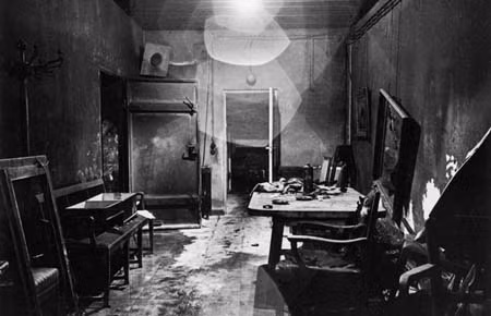 Những bức ảnh chưa công bố về boongker nơi Hitler tự sát ảnh 2