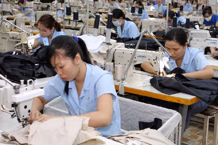 Nhân tháng công nhân năm 2012: Đãi ngộ tốt - lời giải cho bài toán lao động “nhảy việc” ảnh 1