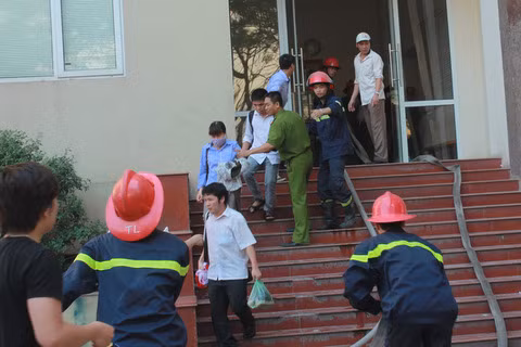 Hoảng loạn vì cháy làng sinh viên ảnh 5