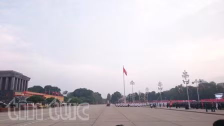 Nắng đẹp trên Quảng trường Ba Đình lịch sử ảnh 1