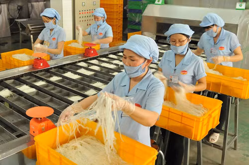 Công nhân đề nghị kiểm soát giá khi tăng lương ảnh 1