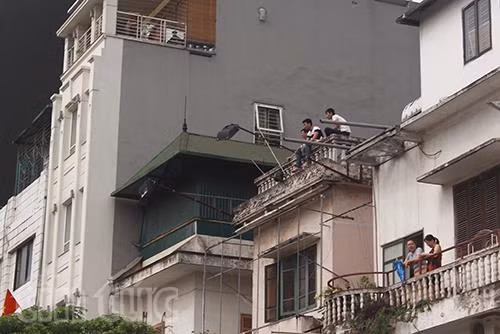 Muôn kiểu dõi theo đoàn diễu binh ảnh 3