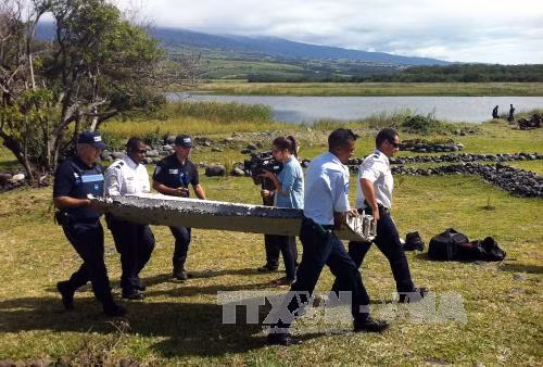 Pháp xác nhận mảnh vỡ trên đảo Reunion là của máy bay MH370 ảnh 1