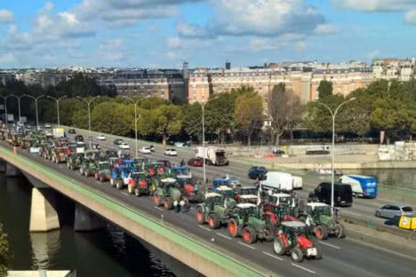 Nông dân Pháp biểu tình lớn trên đường phố Paris ảnh 1