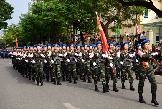Những "bóng hồng" kiêu hãnh trong đoàn quân diễu binh ảnh 2